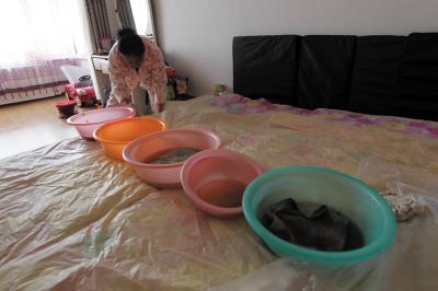 武清楼上漏水，住户失联，小区没物管，业主维权难！律师来支招……